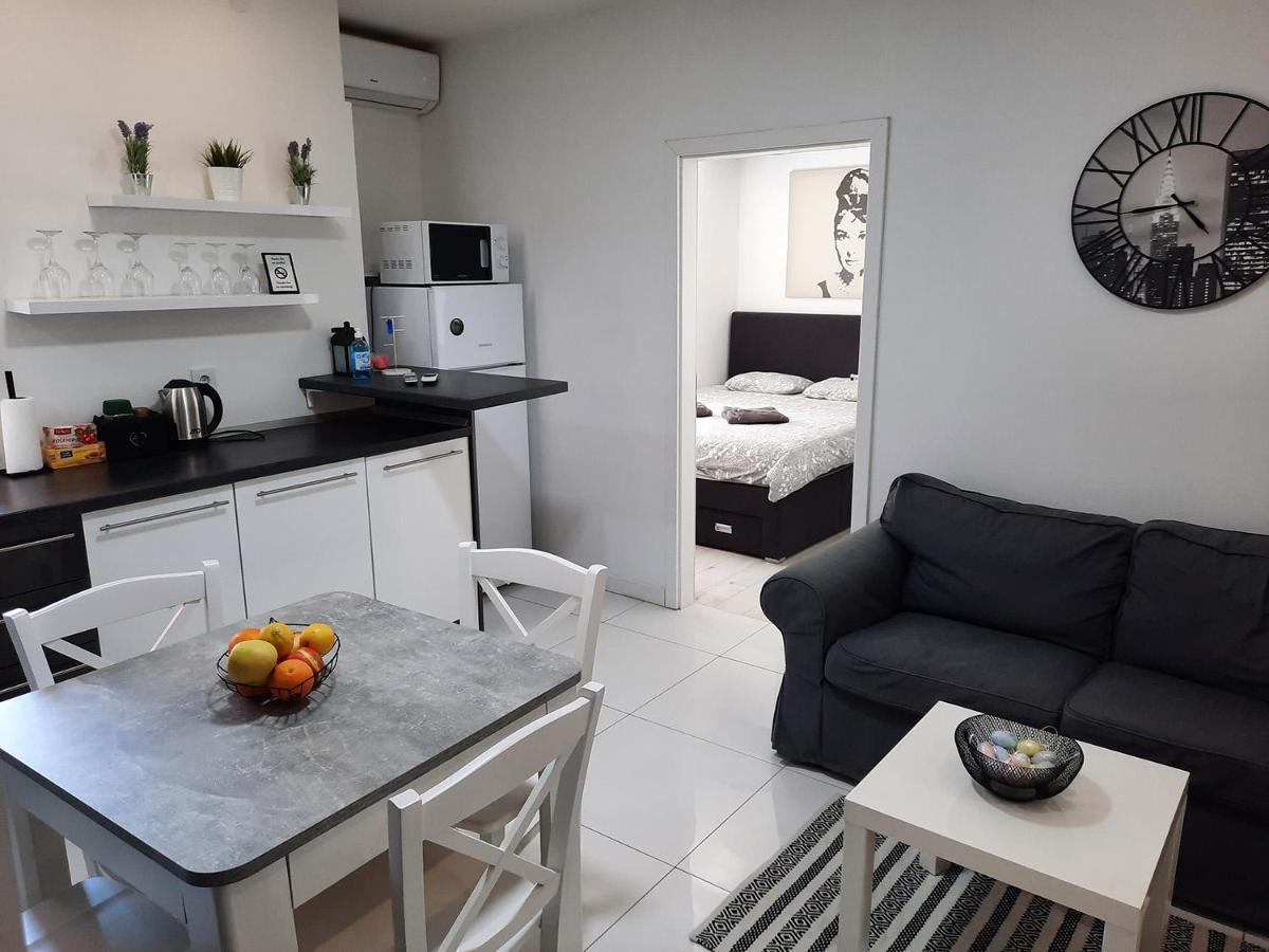 Apartment Creative App 1 *